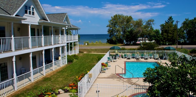 hotels in Door County - Bay Breeze Resort