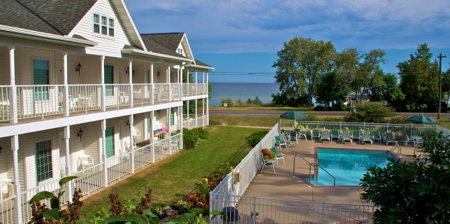 Door County lodging - Bay Breeze Resort