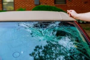 Read more about the article Emergency windshield replacement gets your vehicle fixed quickly