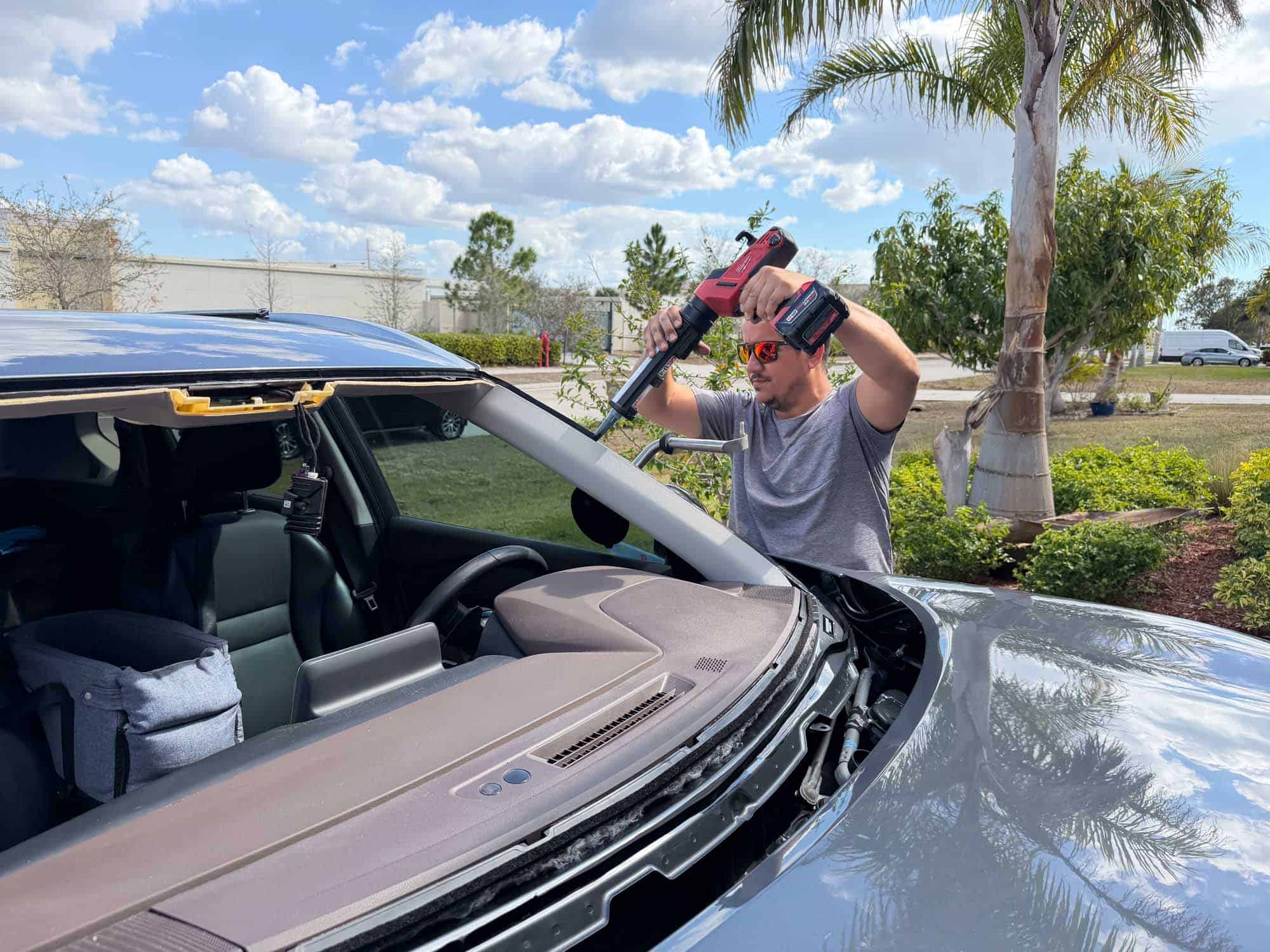 You are currently viewing Our mobile technicians are experts in how to replace windshields