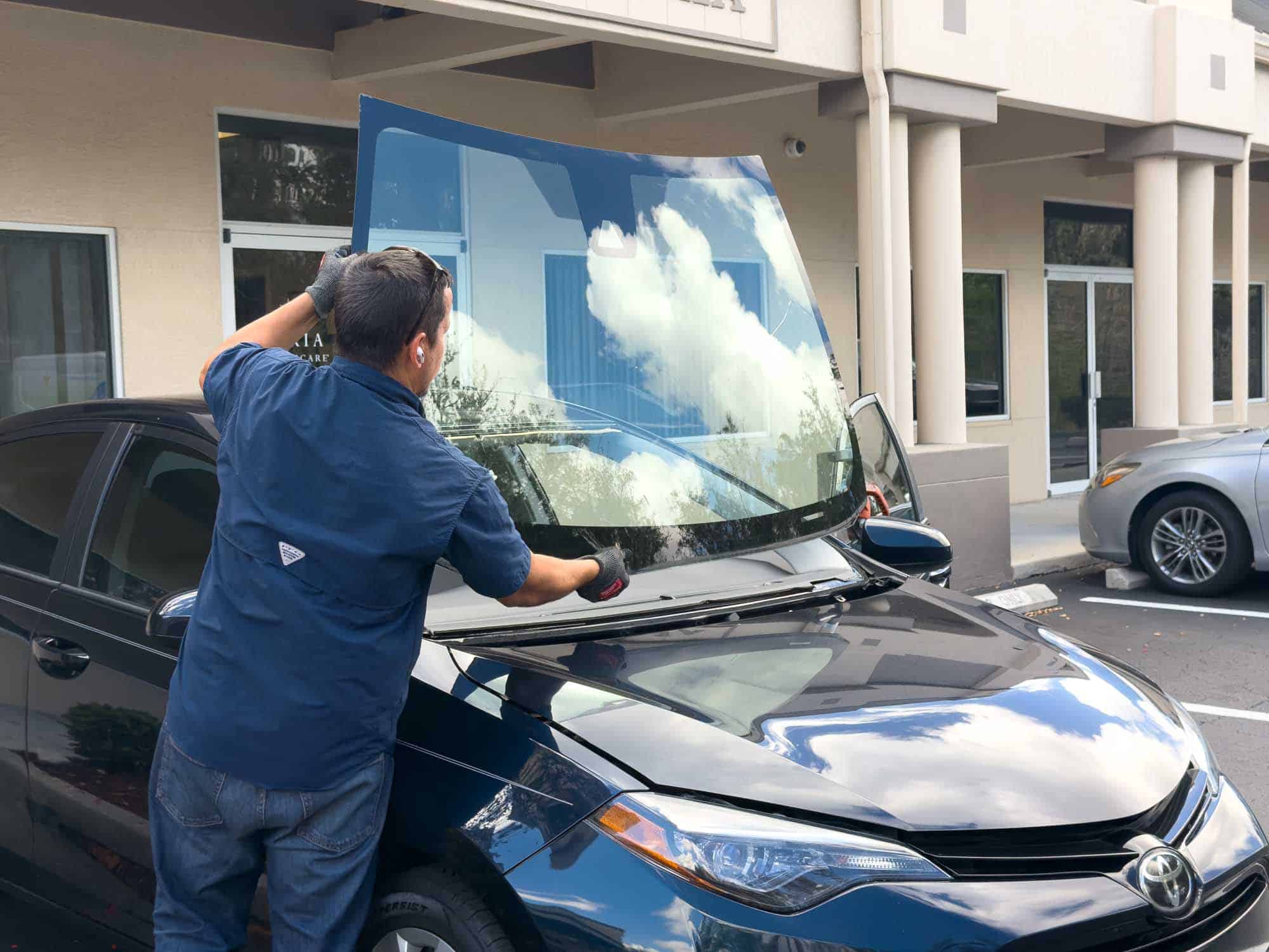 You are currently viewing Onsite windshield replacement makes the repair process easy